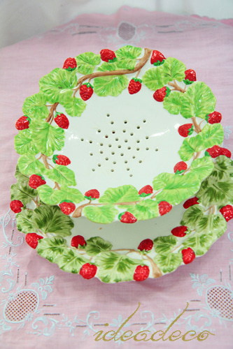 [세일!!] 빈티지 이태리 딸기가 있는 포슬린 채반과 받침 셋트
