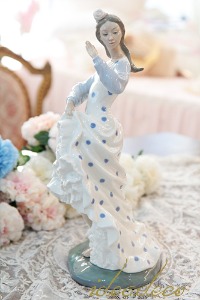 [Sale!!] 빈티지 야드로나오 블루 도트 드레스를 입은 집시 댄서 중형 피겨린