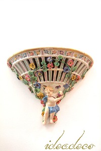 [Sale!!] 앤틱 1800년대 드레스덴 천사와 꽃이 있는 포슬린 월 플라크 겸 선반