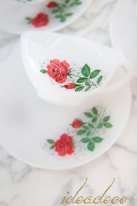 빈티지 프렌치 꽃이 있는 아코팔 밀크글래스 컵소서