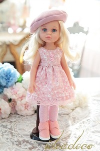 블론드헤어와 핑크핑크한 옷차림의 파올라 레이나 doll 클라우디아