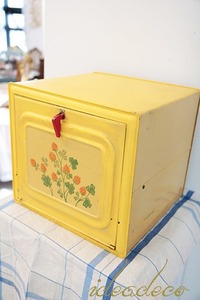 빈티지 귀여운 꽃이 있는 큐브 노랑 메탈 브레드박스